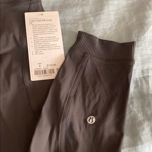 Lululemon train free HR crop 23”